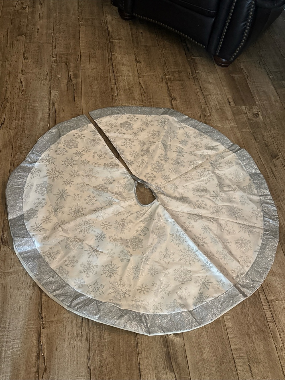 Silver Snowflake Tree Skirt - Festive White and Silver glittery